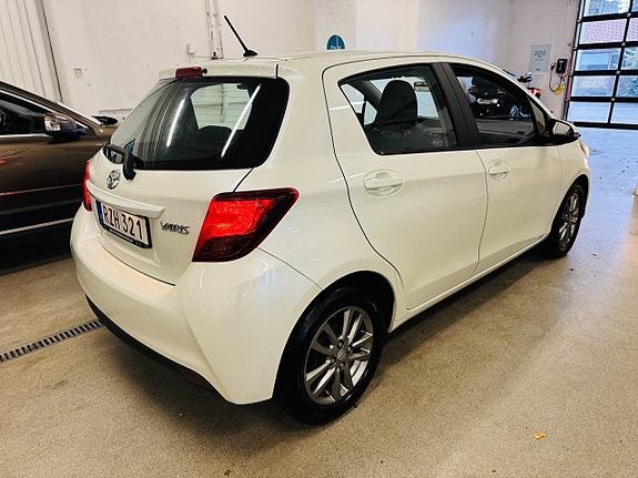 Toyota Yaris 15 of 23
