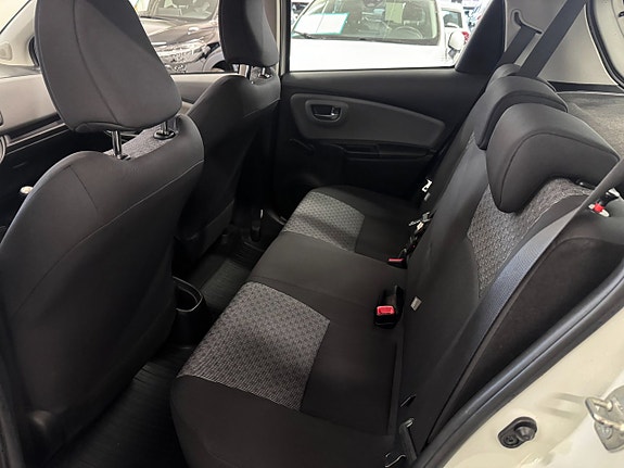 Toyota Yaris 19 of 23