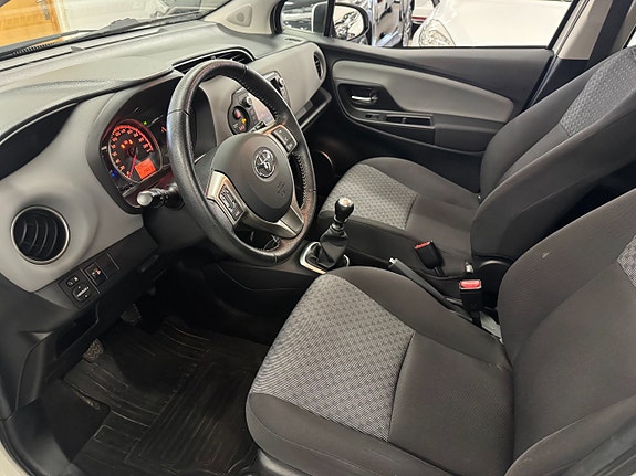 Toyota Yaris 20 of 23