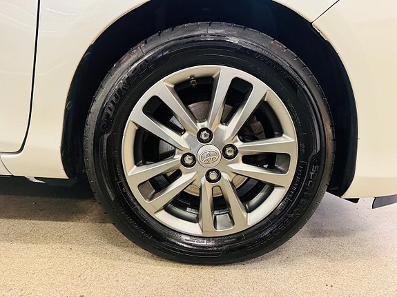 Toyota Yaris 11 of 23