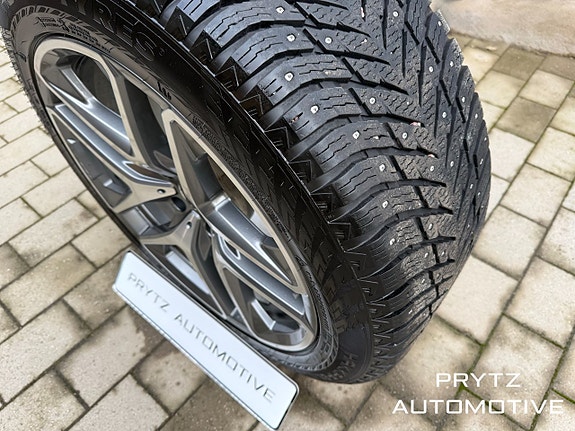 Mercedes-Benz G63 2 of 2