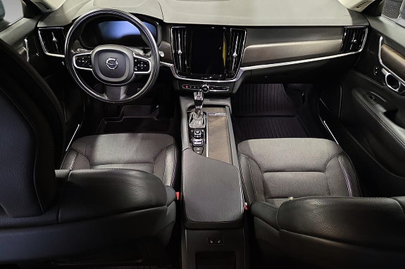 Volvo V90 Cross Country 9 of 13