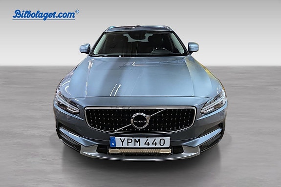 Volvo V90 Cross Country 2 of 13