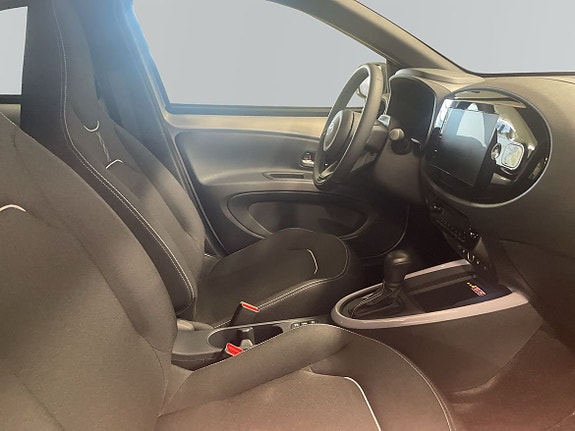 Toyota Aygo X 6 of 16