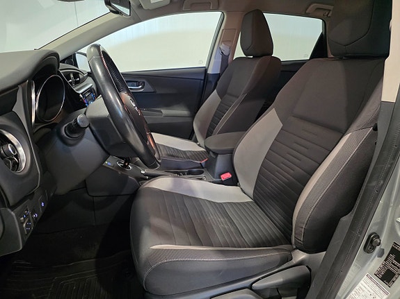 Toyota Auris 6 of 22