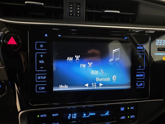 Toyota Auris 8 of 22