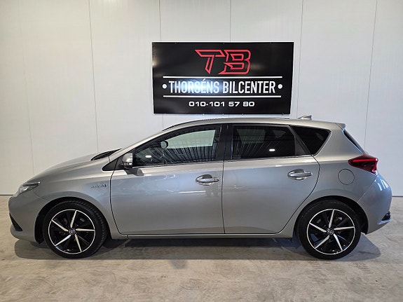 Toyota Auris 2 of 22