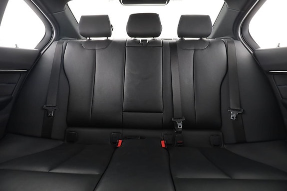 BMW 320 16 of 30