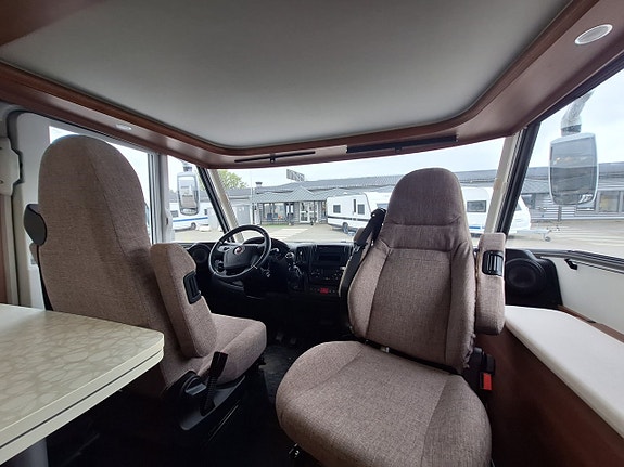 LMC Explorer Sportline I 675 G Långbädd, Alde, Solcell 4 of 21