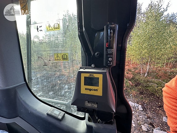 Komatsu HB365LC-3 Hybrid Bandgrävare 23 of 27