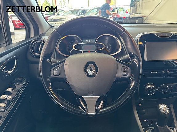Renault Clio 12 of 15