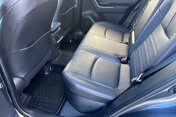 Toyota RAV4 8 of 11