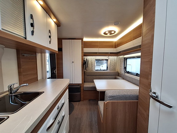 Hobby De Luxe 440 SFe Dubbelbädd, Boxmarkis 7 of 19