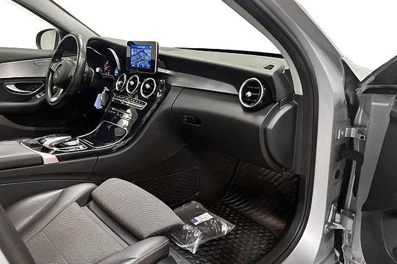 Mercedes-Benz C180 10 of 17