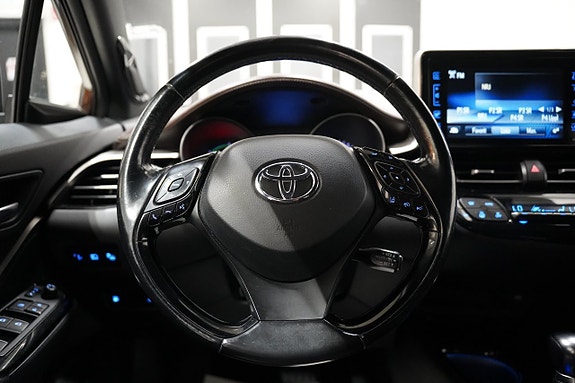 Toyota C-HR 11 of 19