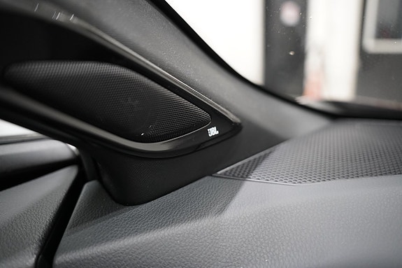 Toyota C-HR 8 of 19