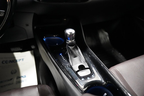 Toyota C-HR 13 of 19