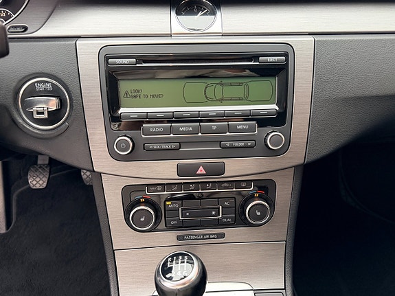 Volkswagen Passat 14 of 17