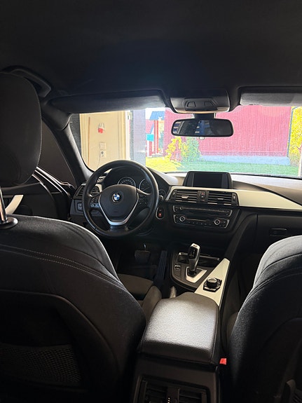 BMW 318d 8 of 11
