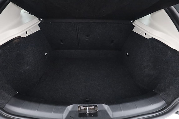 Volvo V40 18 of 30