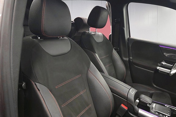 Mercedes-Benz GLB200 d 13 of 16