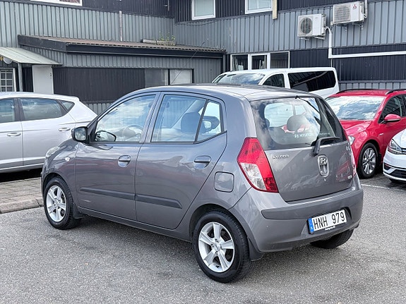 Hyundai i10 7 of 9