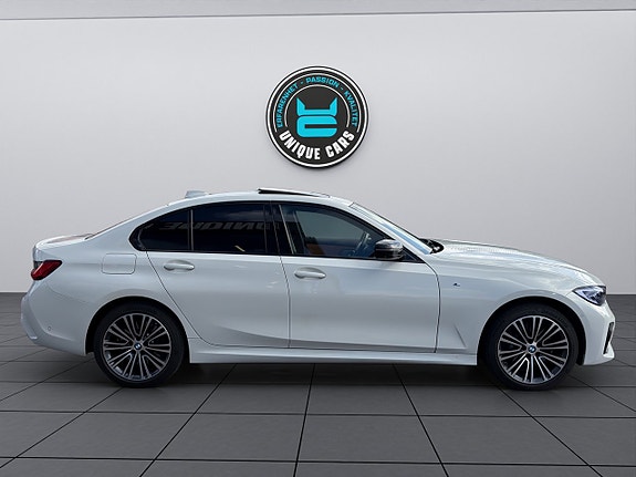 BMW 330e 2 of 25