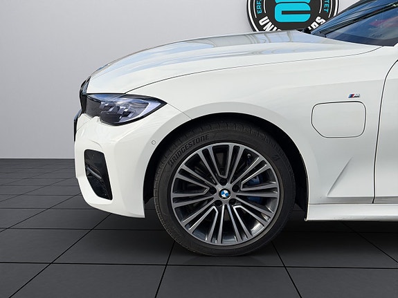 BMW 330e 25 of 25