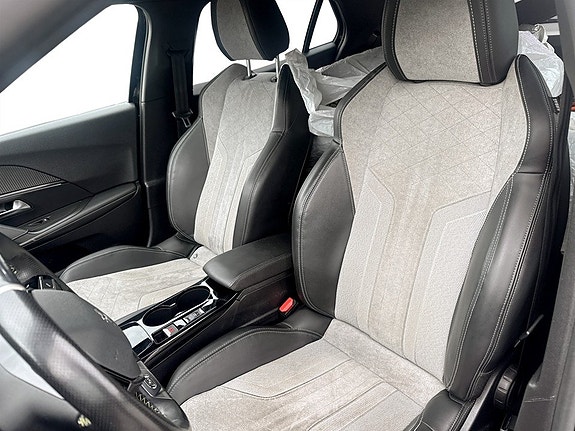 Peugeot e-2008 5 of 15