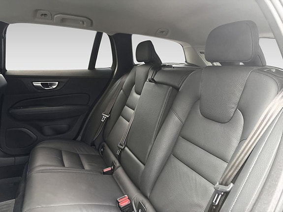 Volvo V60 Cross Country 12 of 17