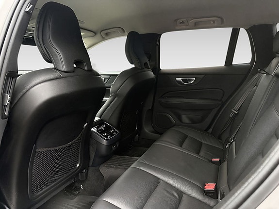 Volvo V60 Cross Country 13 of 17