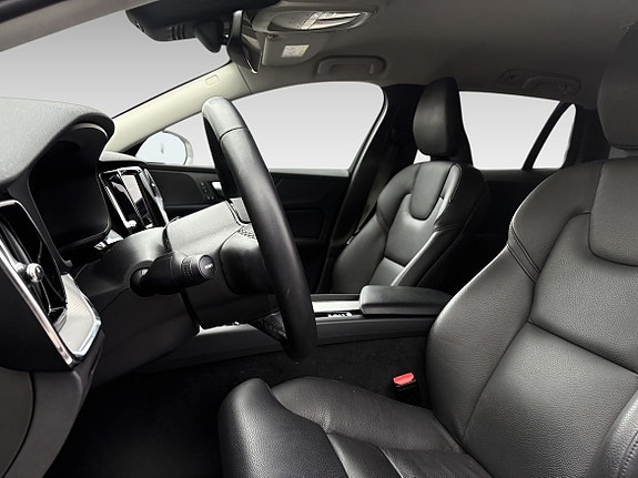 Volvo V60 Cross Country 10 of 17