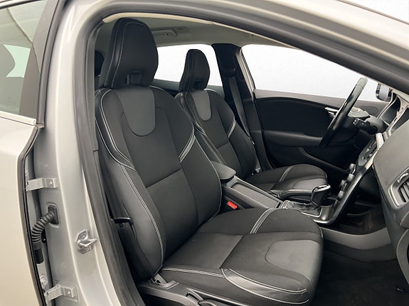 Volvo V40 25 of 30