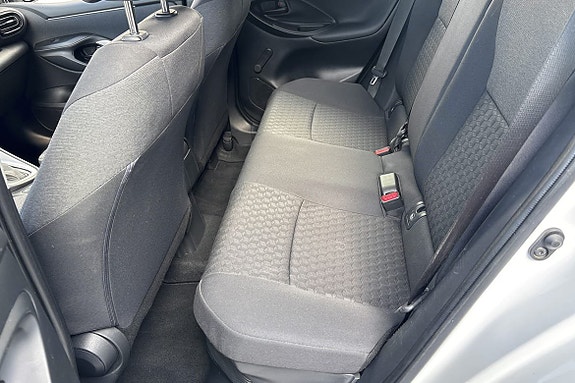 Toyota Yaris 8 of 11
