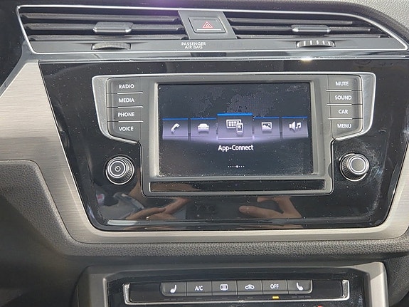 Volkswagen Touran 7 of 16