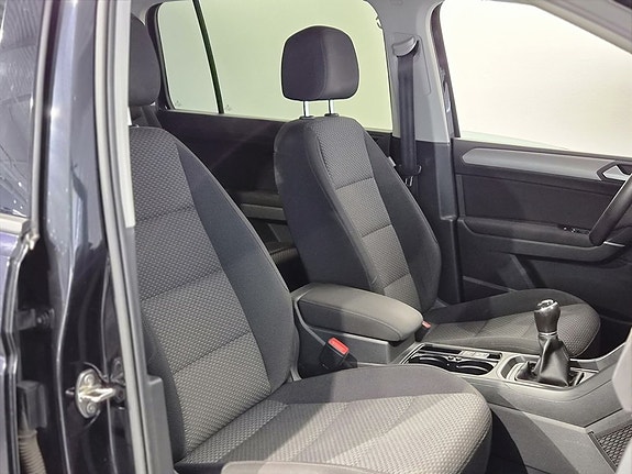 Volkswagen Touran 4 of 16