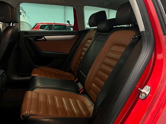 Volkswagen Passat Alltrack 12 of 23