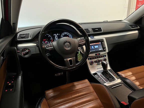Volkswagen Passat Alltrack 17 of 23