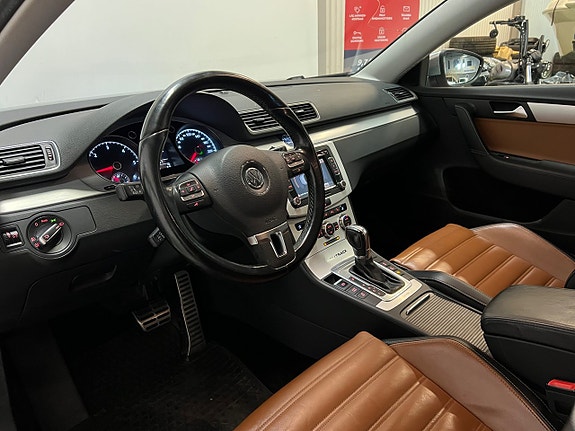 Volkswagen Passat Alltrack 9 of 23