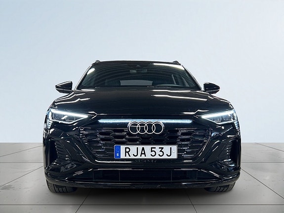 Audi Q8 e-tron 2 of 24