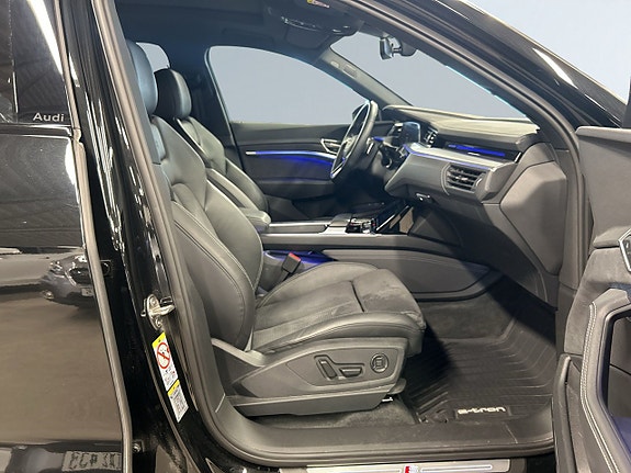 Audi Q8 e-tron 10 of 24