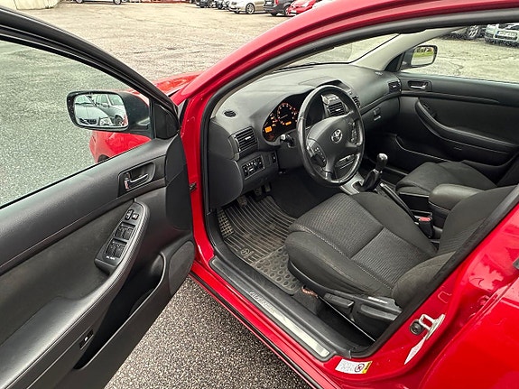 Toyota Avensis 8 of 10