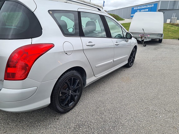 Peugeot 308 SW 3 of 8