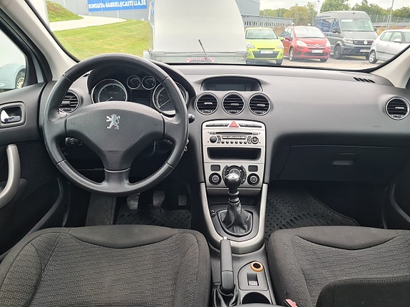 Peugeot 308 SW 8 of 8