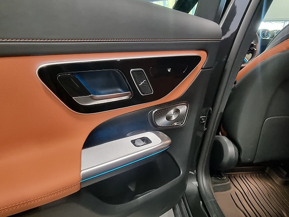 Mercedes-Benz GLC300 de 13 of 18