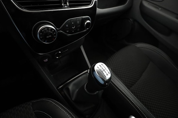 Renault Clio 23 of 30