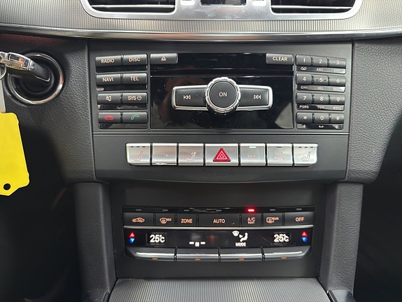 Mercedes-Benz E220 13 of 14