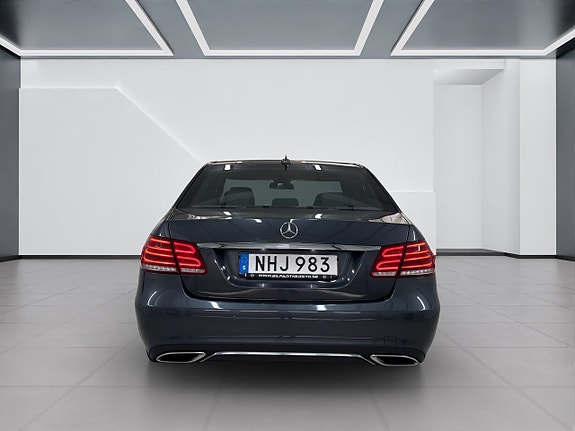Mercedes-Benz E220 5 of 14