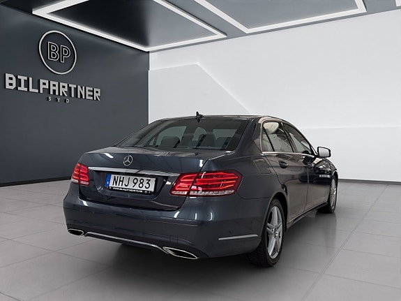 Mercedes-Benz E220 4 of 14