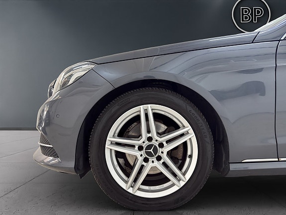 Mercedes-Benz E220 14 of 14